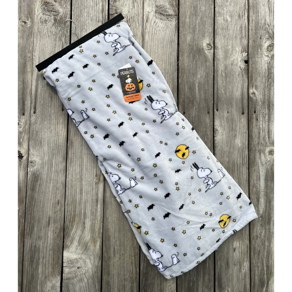 Peanuts Snoopy Ghosts & Bats Halloween 50" x 70" Berkshire Velvetloft Throw NWT!